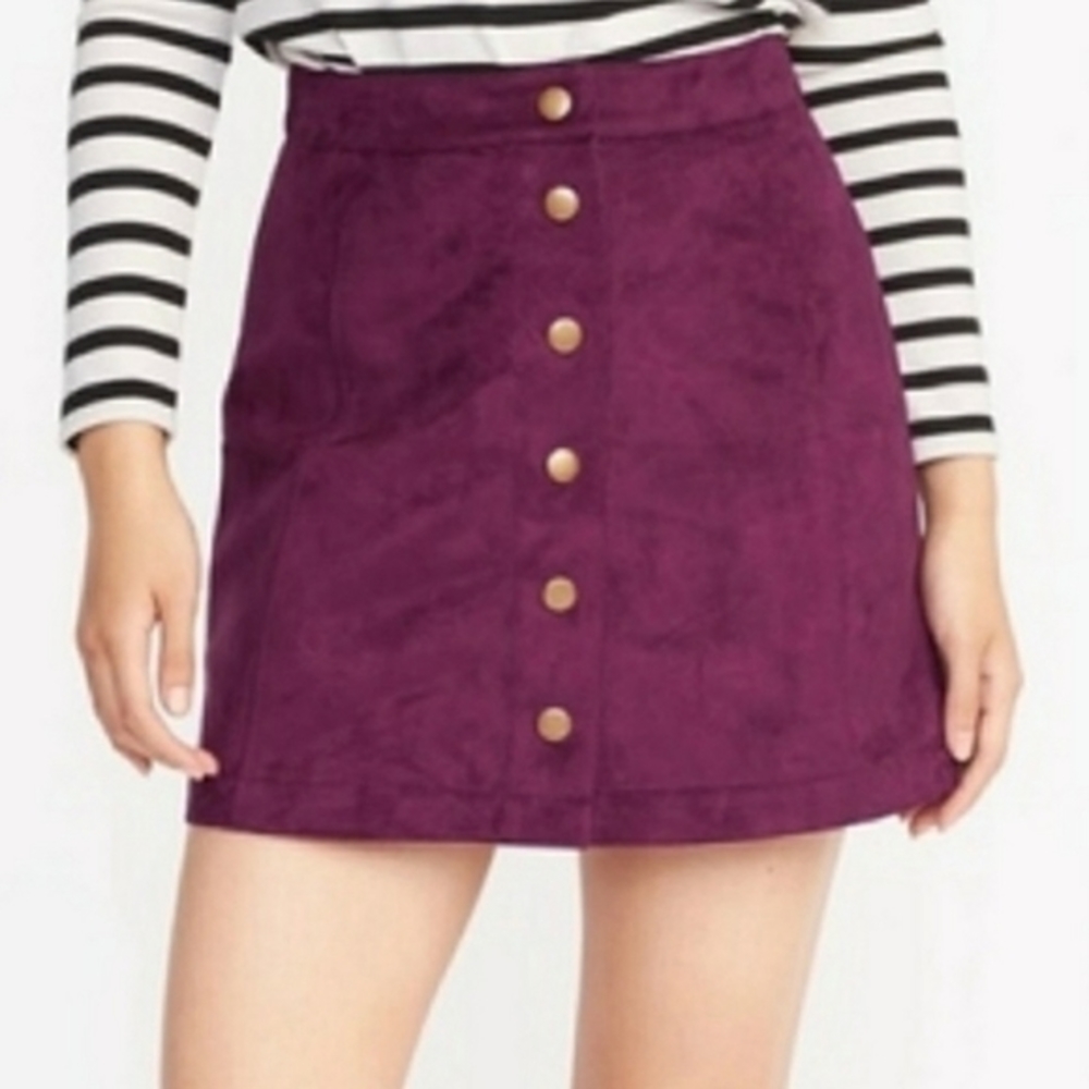 Old Navy plum color faux suede button front mini skirt. Size‎ 0